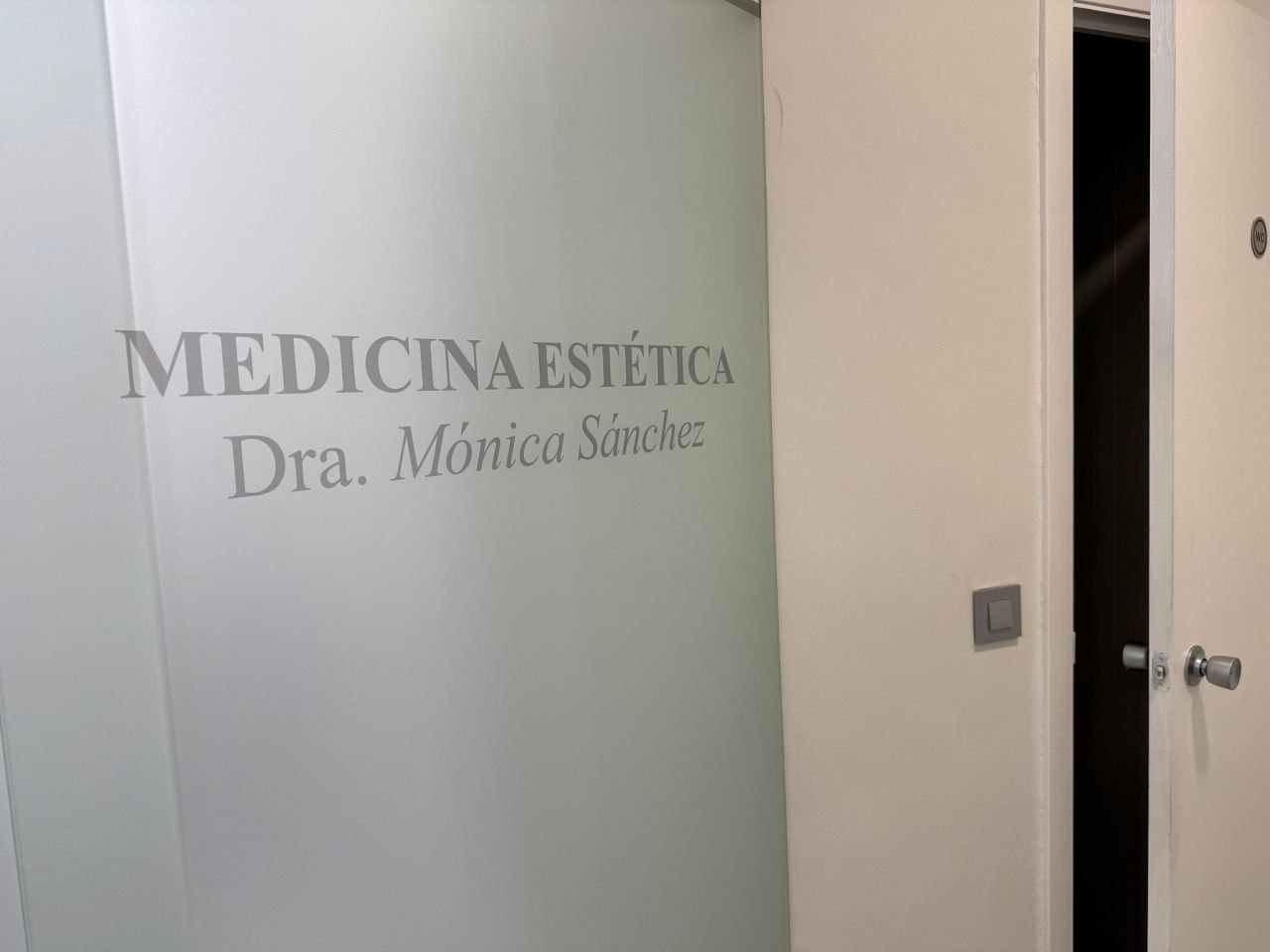 Entrada consulta Dra. Mónica Sánchez - Medicina Estética